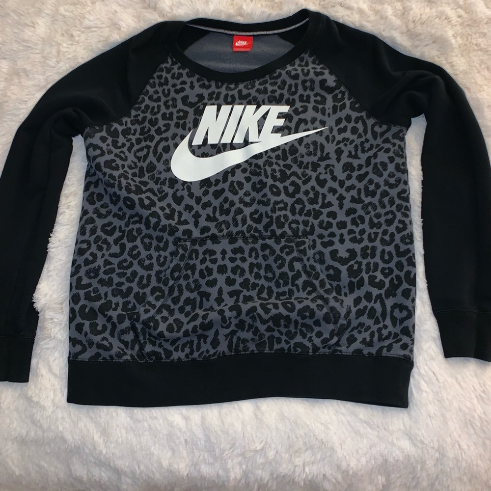 Nike pullover sweatshirt